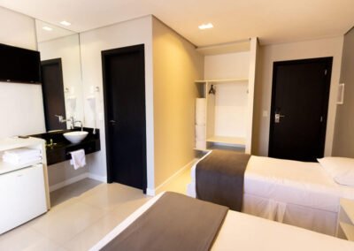 Imagem com o aspecto geral do quarto master do hotel São Mateus