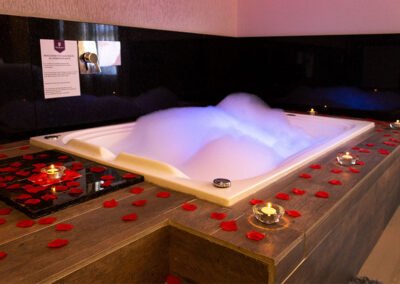 Banheira de hidromassagem com decoração especial